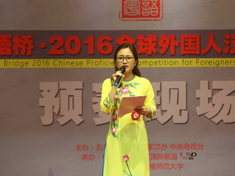 KHÓA LUYỆN THI HSKK